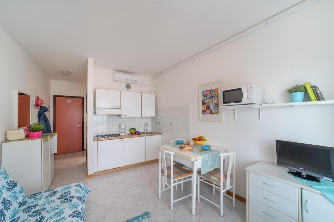 Apartamento Residenza Puerto Do Sol Lignano Sabbiadoro Exterior foto