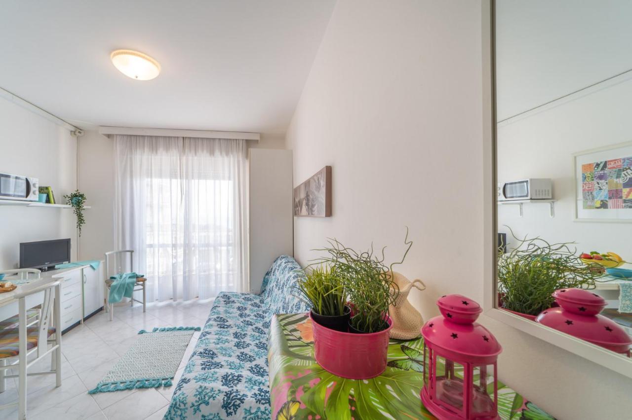Apartamento Residenza Puerto Do Sol Lignano Sabbiadoro Exterior foto